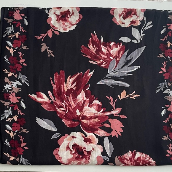 White House Black Market WHBM Floral Rayon Oblong Scarf - Picture 5 of 6